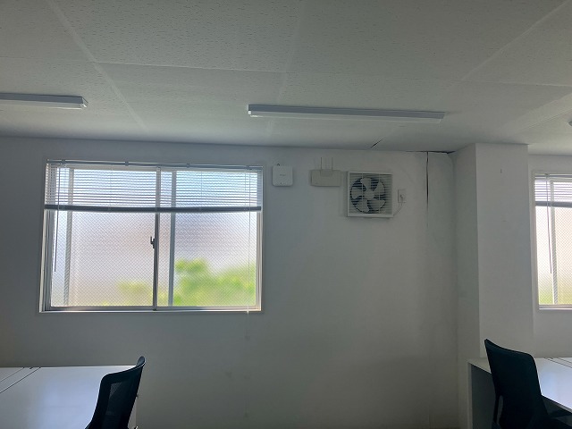 雨漏りした室内